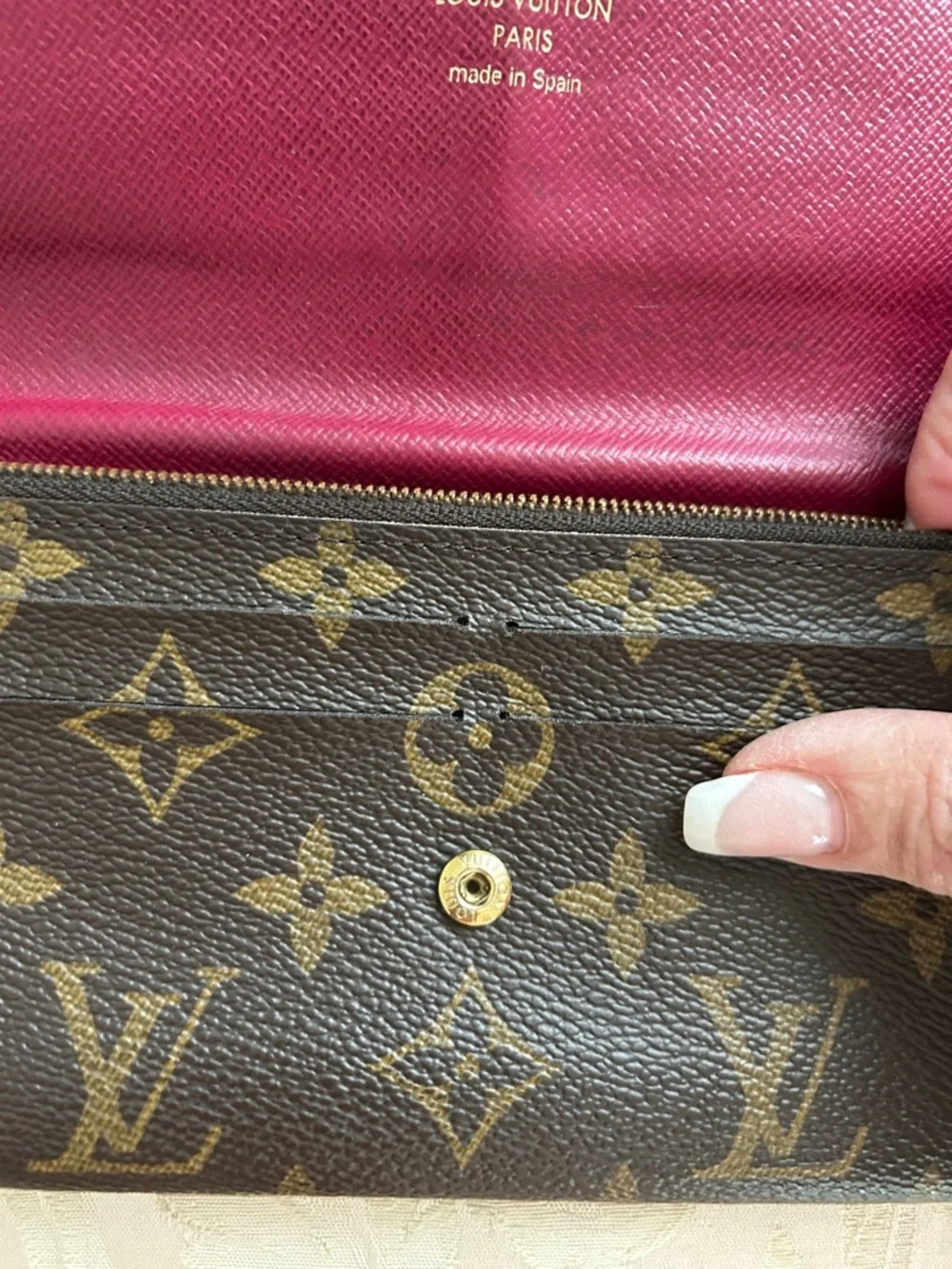 7014. ✨LUXURY✨ Louis Vuitton Emilie MonoWallet - Brown w/ Burgundy Snap. COA. - Picture 5 of 11